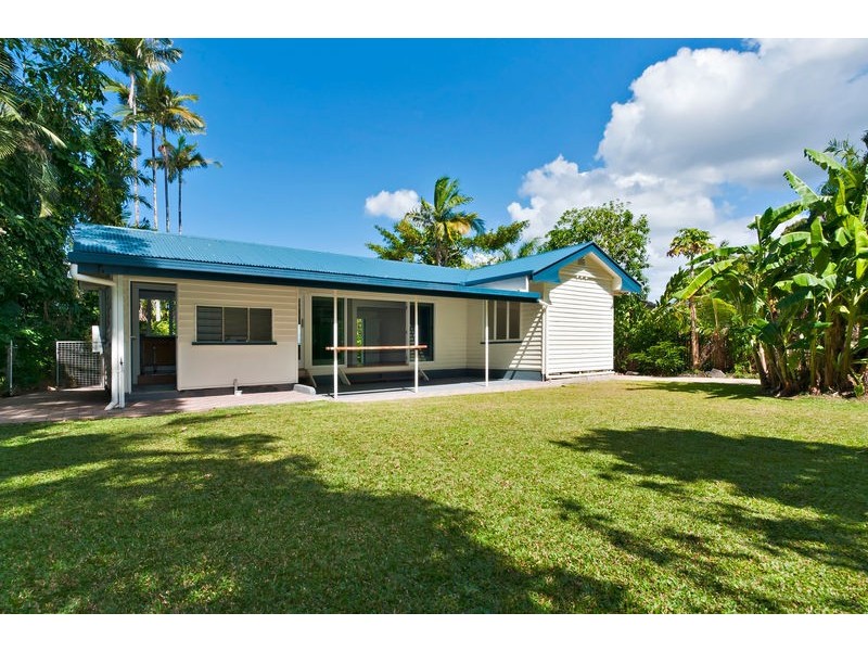 14 Draper Place, Whitfield QLD 4870