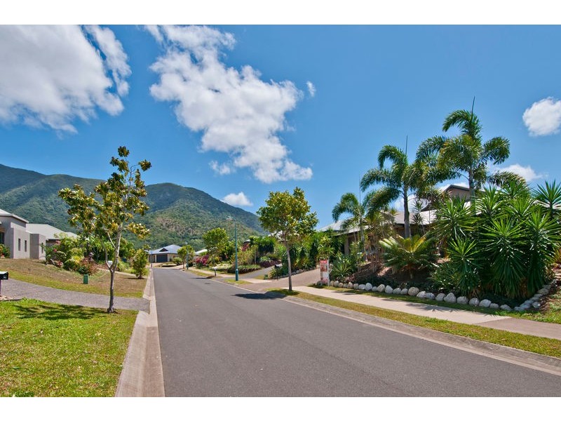 72 Norfolk Circuit, Redlynch QLD 4870
