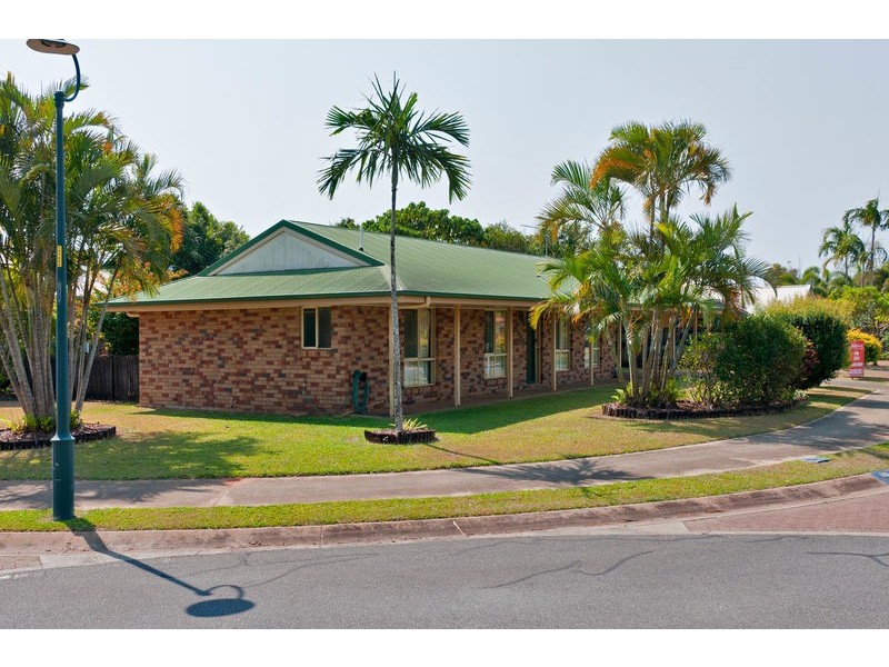 2 Village Terrace, Redlynch QLD 4870