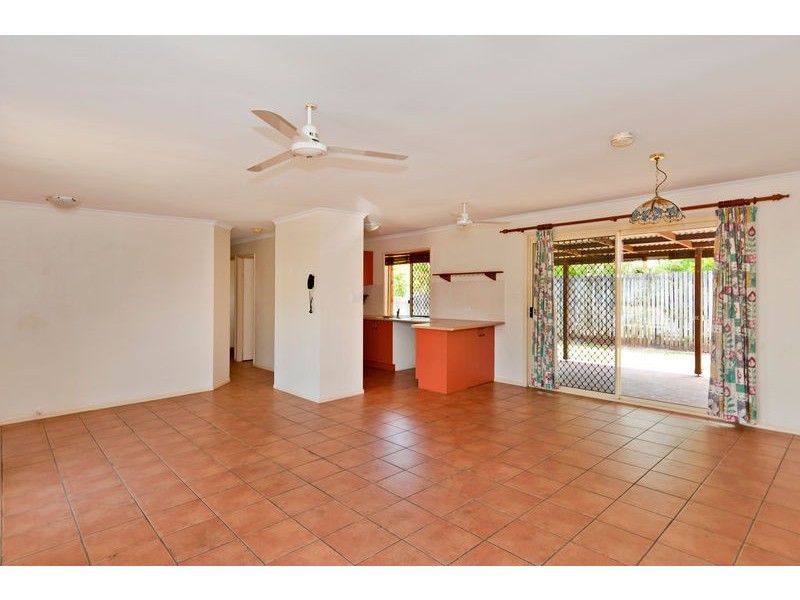2 Village Terrace, Redlynch QLD 4870