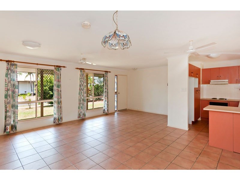 2 Village Terrace, Redlynch QLD 4870