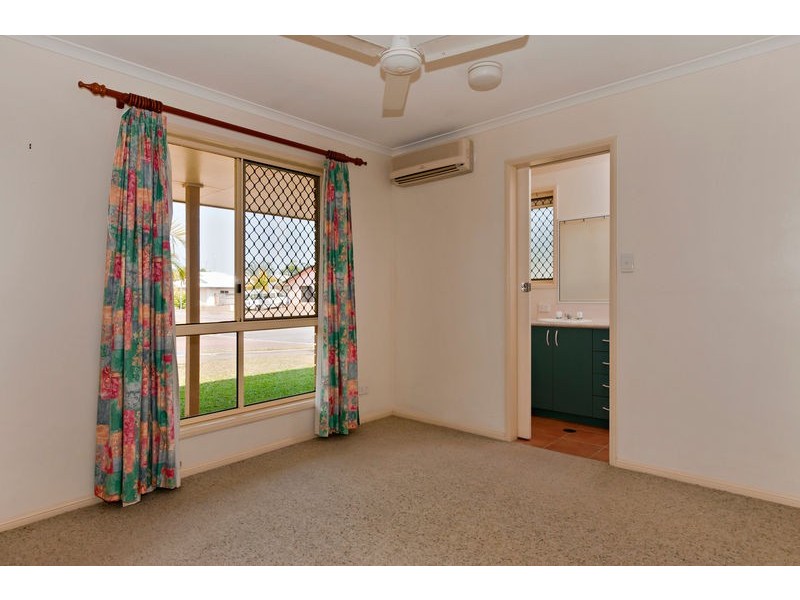 2 Village Terrace, Redlynch QLD 4870