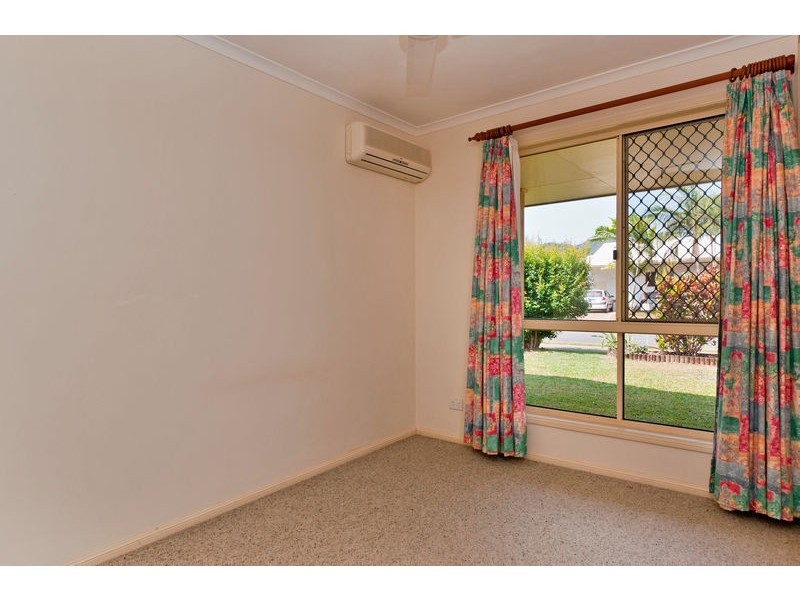 2 Village Terrace, Redlynch QLD 4870