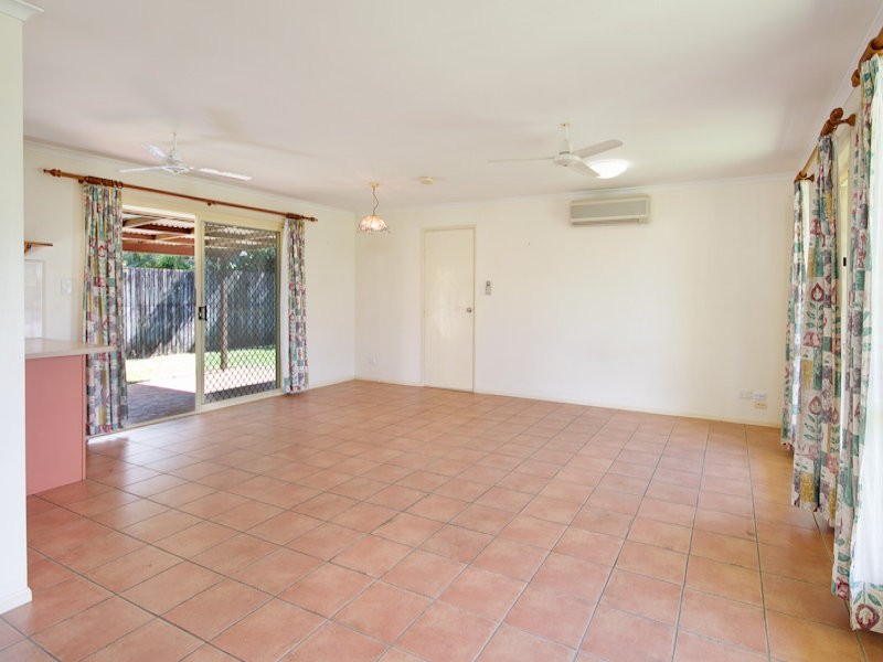 2 Village Terrace, Redlynch QLD 4870