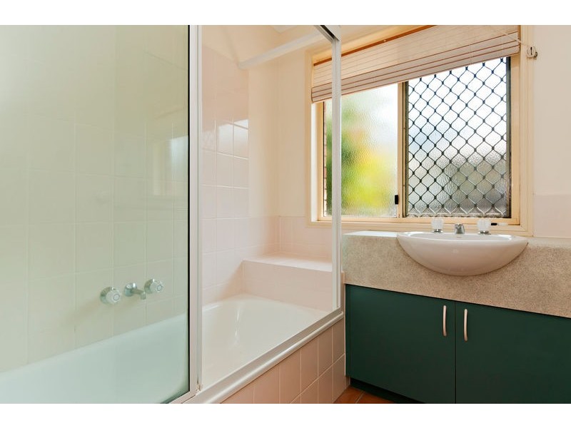 2 Village Terrace, Redlynch QLD 4870