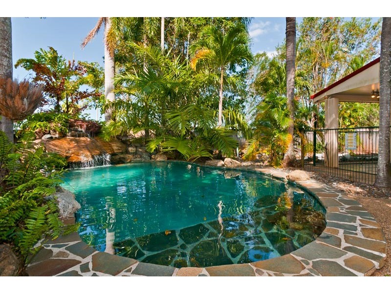 1 Ethel Close, Redlynch QLD 4870