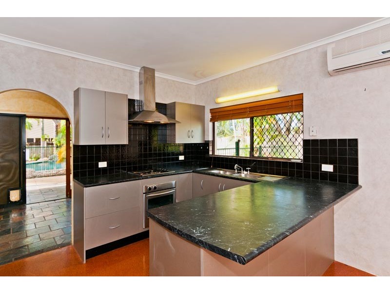 1 Ethel Close, Redlynch QLD 4870