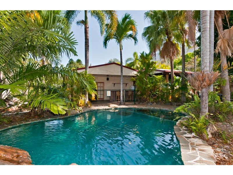 1 Ethel Close, Redlynch QLD 4870