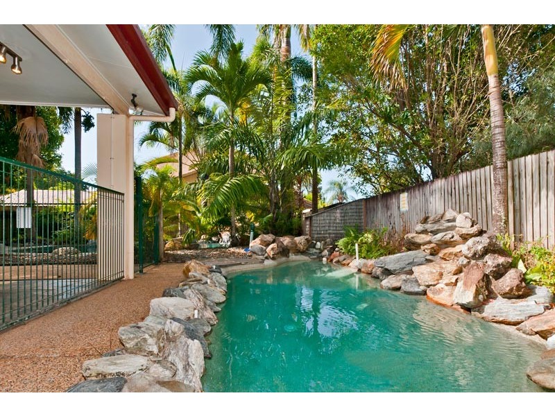 1 Ethel Close, Redlynch QLD 4870