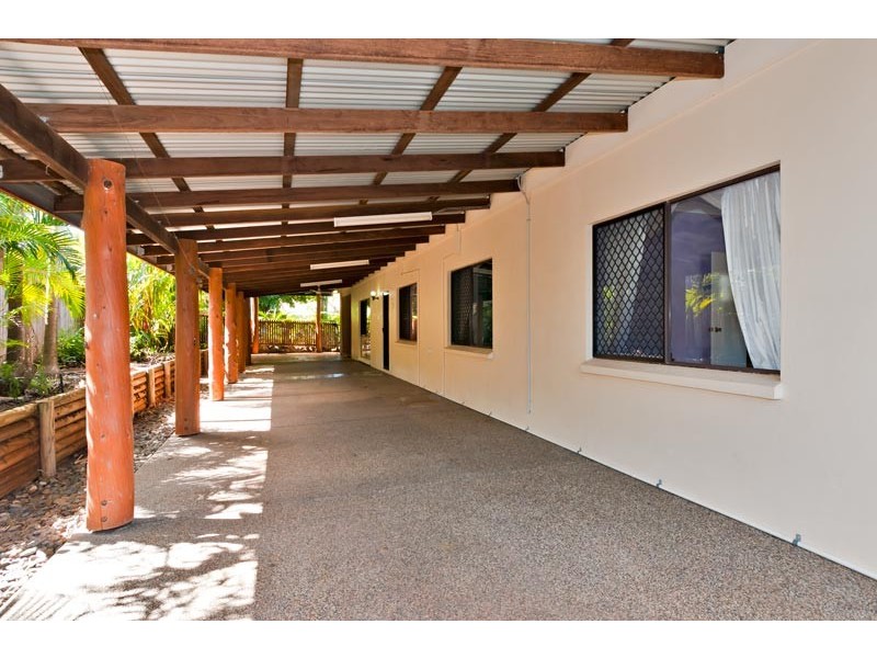 1 Ethel Close, Redlynch QLD 4870