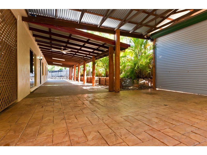 1 Ethel Close, Redlynch QLD 4870