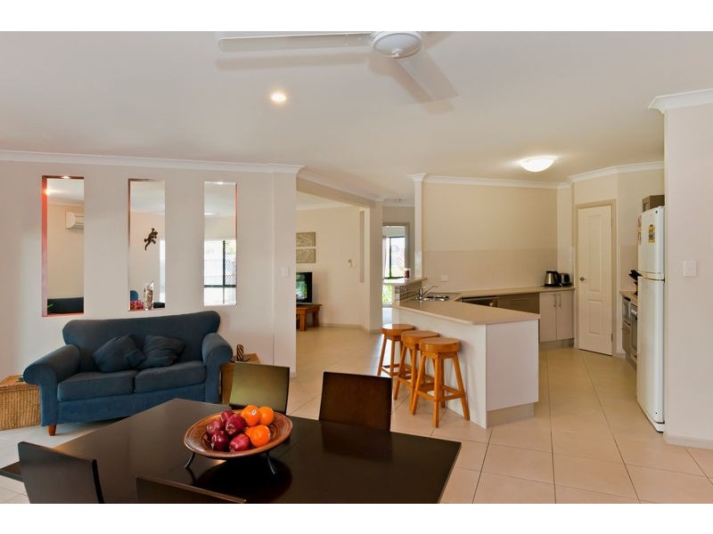 42 Tyrconnell Crescent, Redlynch QLD 4870