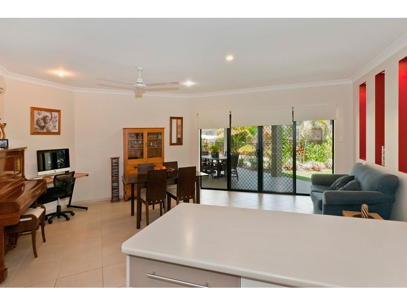 42 Tyrconnell Crescent, Redlynch QLD 4870