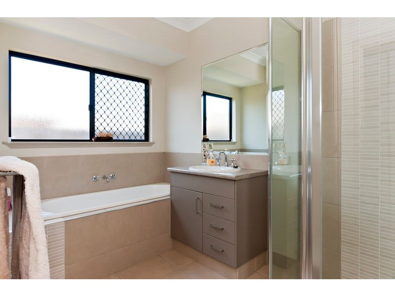 42 Tyrconnell Crescent, Redlynch QLD 4870