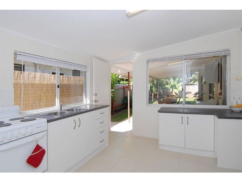 1/12 Valmadre Street, Caravonica QLD 4878