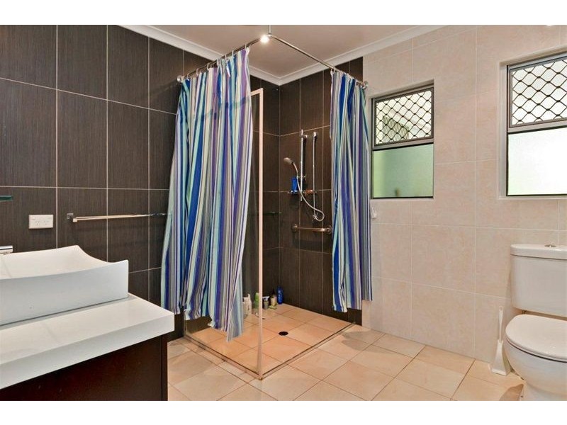 1/12 Valmadre Street, Caravonica QLD 4878