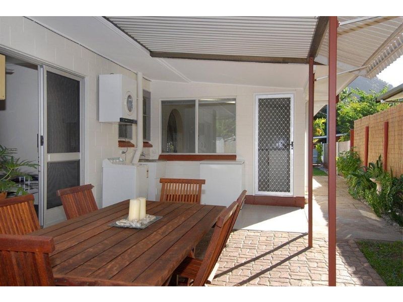 1/12 Valmadre Street, Caravonica QLD 4878