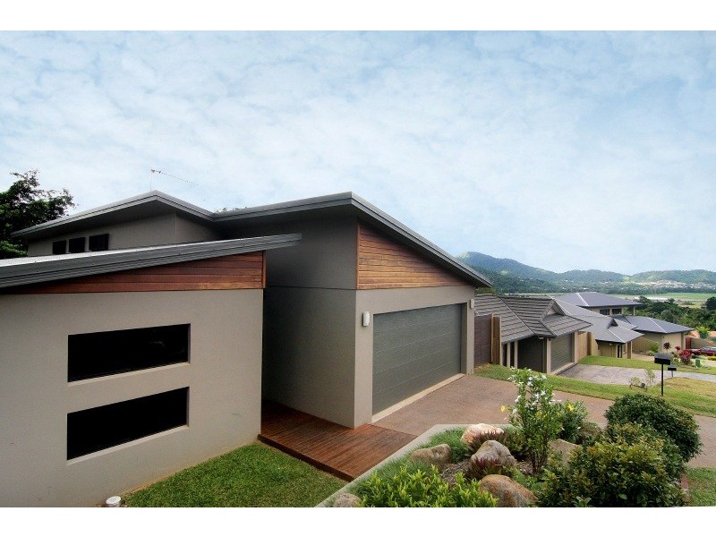 14 Buckinghamia Close, Redlynch QLD 4870