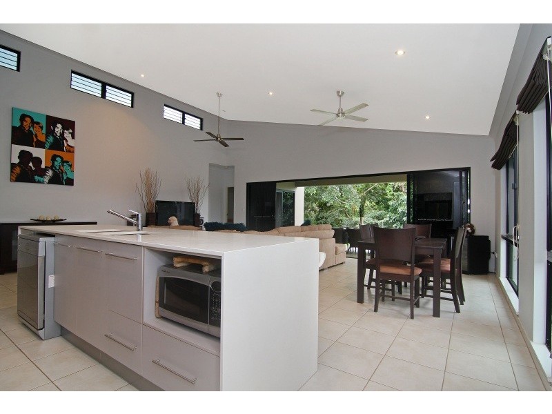 14 Buckinghamia Close, Redlynch QLD 4870