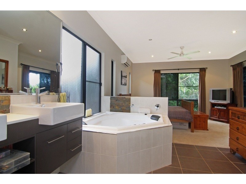 14 Buckinghamia Close, Redlynch QLD 4870