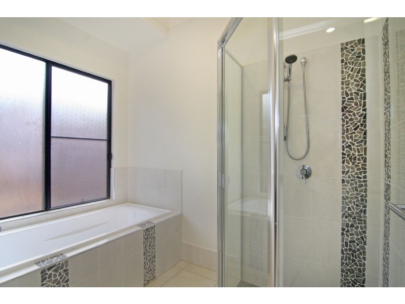 14 Buckinghamia Close, Redlynch QLD 4870