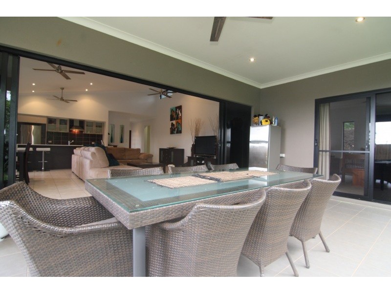 14 Buckinghamia Close, Redlynch QLD 4870