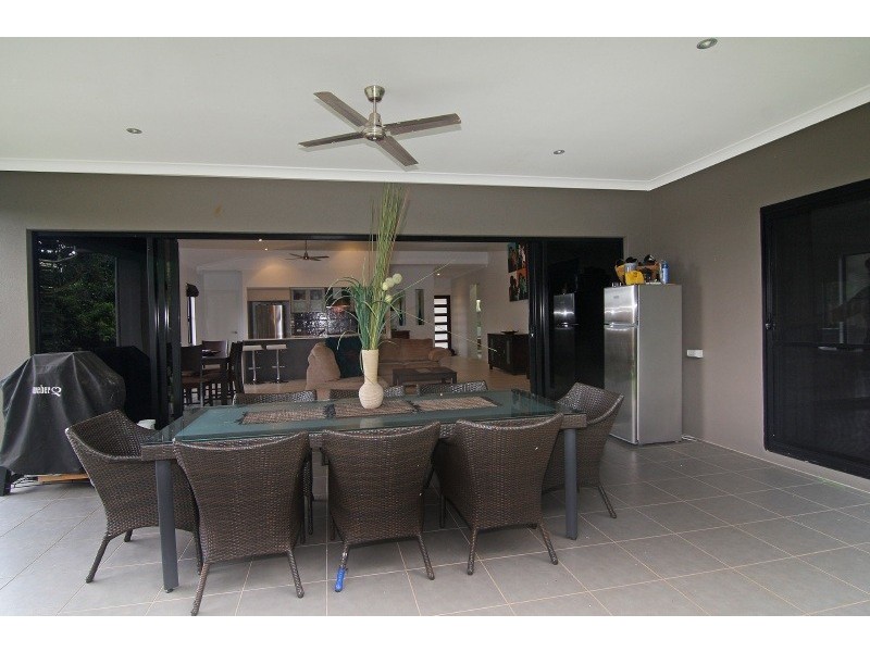 14 Buckinghamia Close, Redlynch QLD 4870