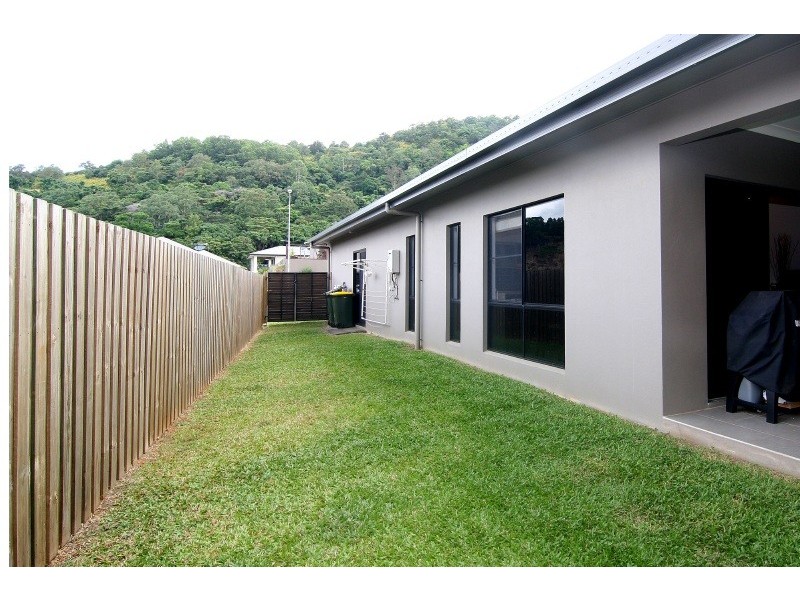 14 Buckinghamia Close, Redlynch QLD 4870