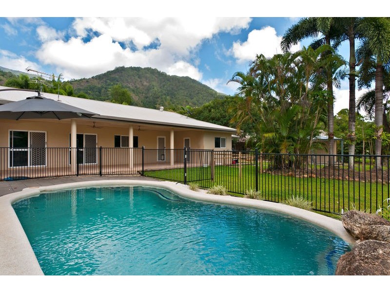 30-32 Pelizzari Close, Redlynch QLD 4870