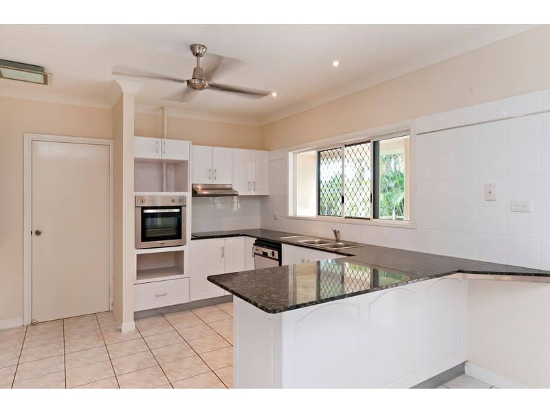 30-32 Pelizzari Close, Redlynch QLD 4870