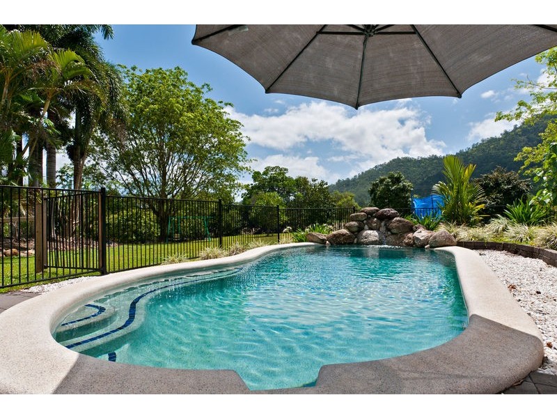 30-32 Pelizzari Close, Redlynch QLD 4870