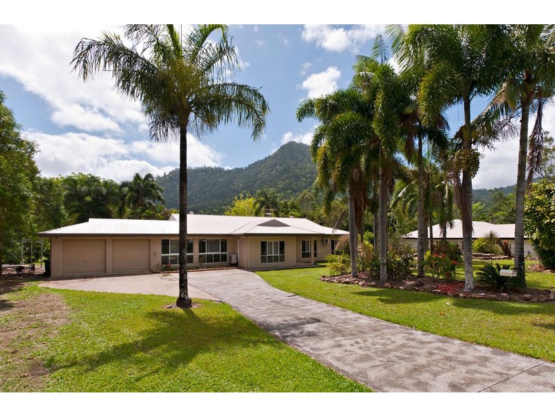 30-32 Pelizzari Close, Redlynch QLD 4870