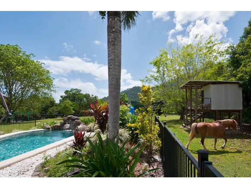 30-32 Pelizzari Close, Redlynch QLD 4870