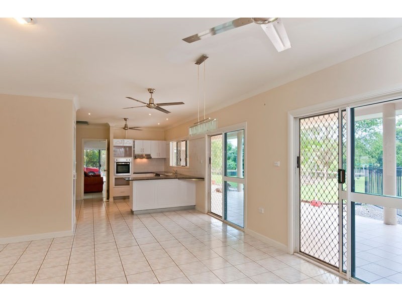 30-32 Pelizzari Close, Redlynch QLD 4870