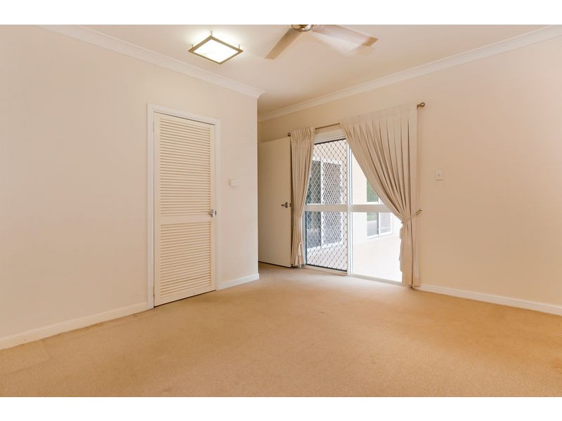 30-32 Pelizzari Close, Redlynch QLD 4870