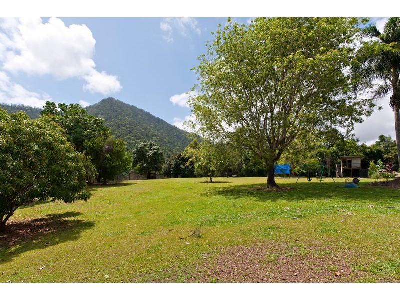 30-32 Pelizzari Close, Redlynch QLD 4870