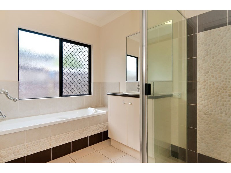 4 Jak Gee Street, Redlynch QLD 4870