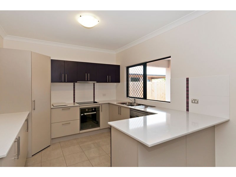 4 Frank Street, Redlynch QLD 4870