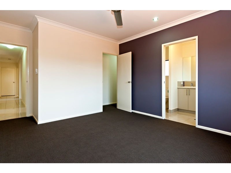 4 Frank Street, Redlynch QLD 4870