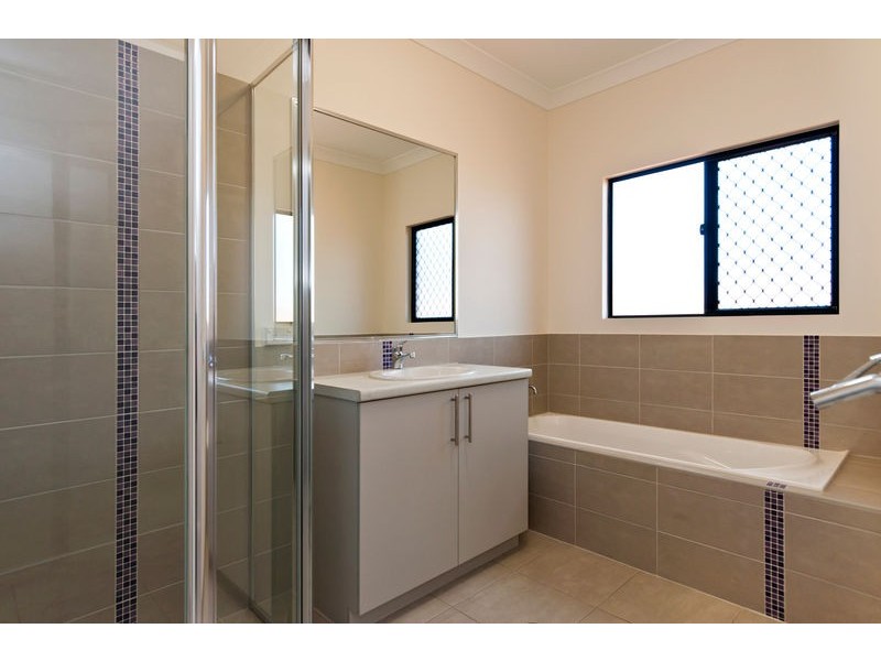 4 Frank Street, Redlynch QLD 4870