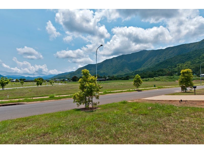 4 Frank Street, Redlynch QLD 4870