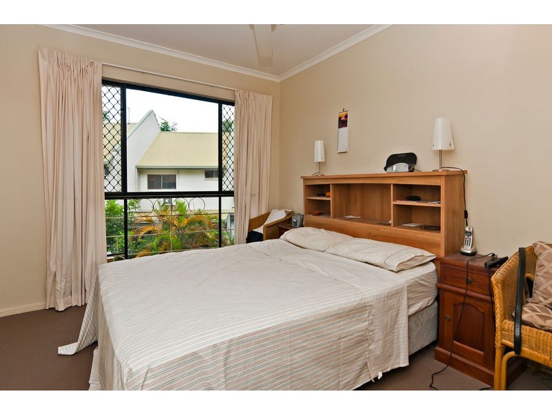 2/21 Hibiscus Lane, Holloways Beach QLD 4878