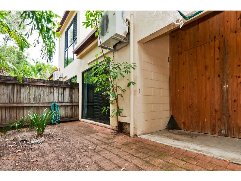 2/21 Hibiscus Lane, Holloways Beach QLD 4878