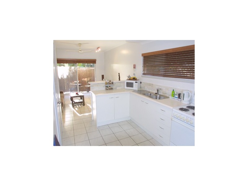 1/6 Tenni Street, Redlynch QLD 4870