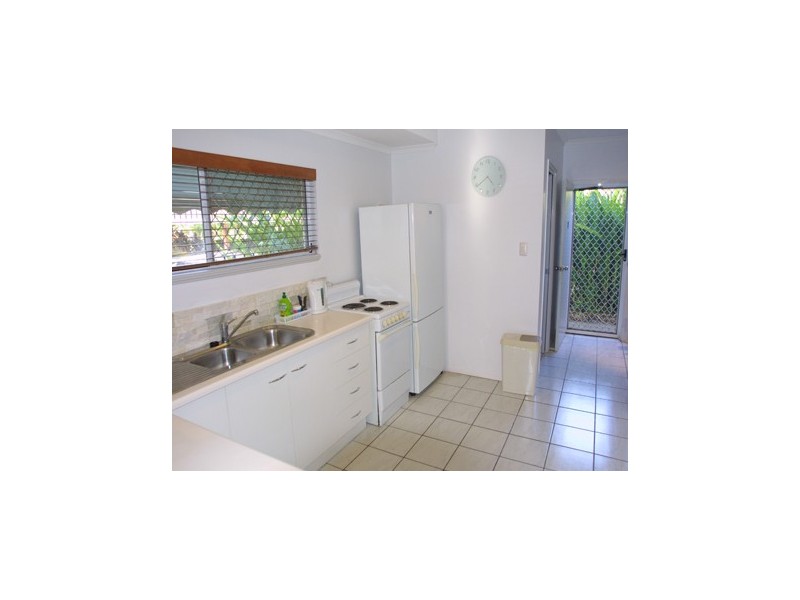 1/6 Tenni Street, Redlynch QLD 4870