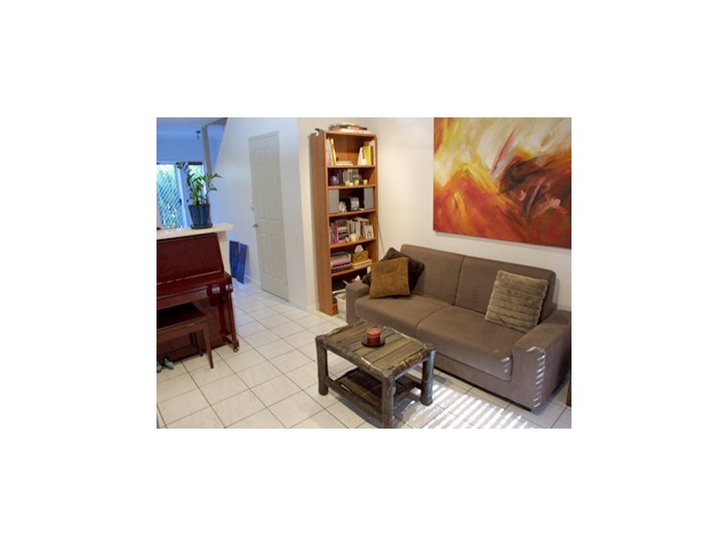 1/6 Tenni Street, Redlynch QLD 4870