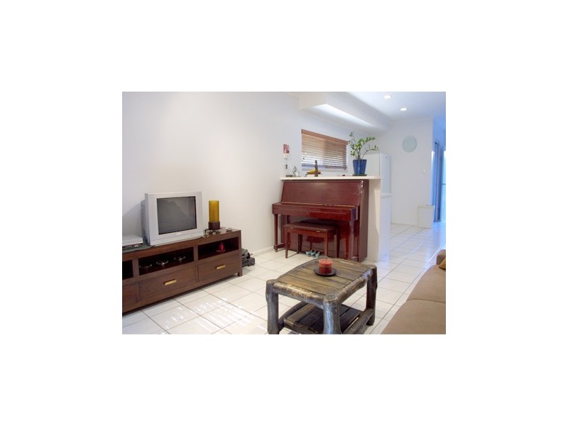 1/6 Tenni Street, Redlynch QLD 4870