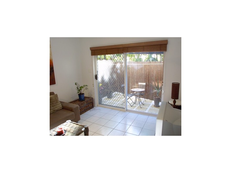 1/6 Tenni Street, Redlynch QLD 4870