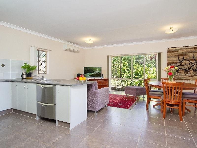 14 Tyrconnell Crescent, Redlynch QLD 4870