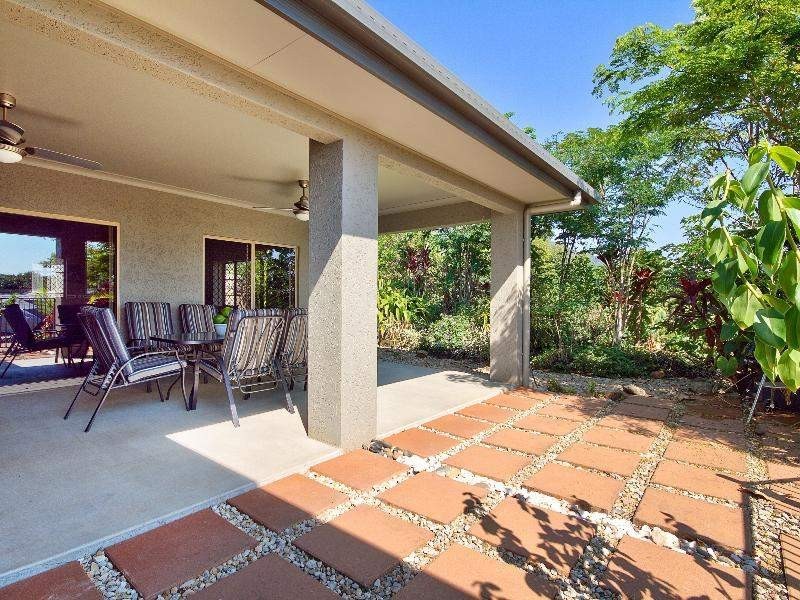 14 Tyrconnell Crescent, Redlynch QLD 4870